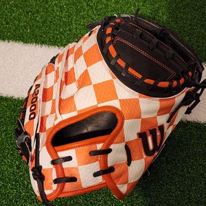 2025 Wilson RH Catcher's A2000 Baseball Glove 33" (New)