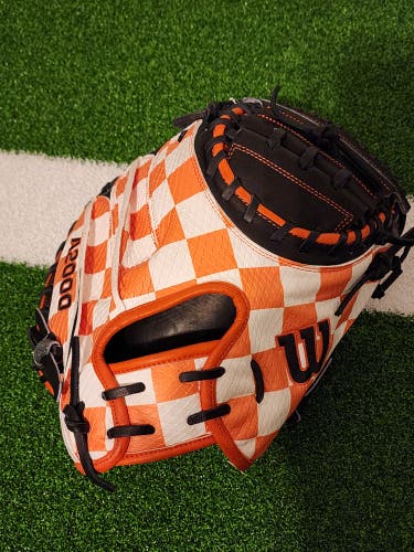2025 Wilson RH Catcher's A2000 Baseball Glove 33" (New)