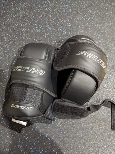 Like New Bauer S18 Goalie Senior Knee Guards