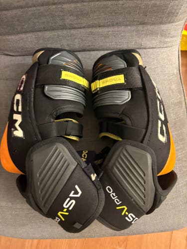 Senior Extra Large CCM Tacks AS-V Pro Elbow Pads (Used)