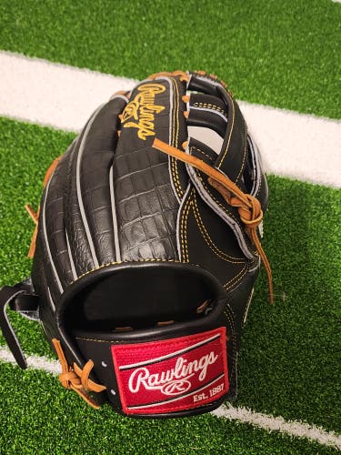 2025 Rawlings RH Outfield Heart of the Hide Baseball Glove 12.75" (New)