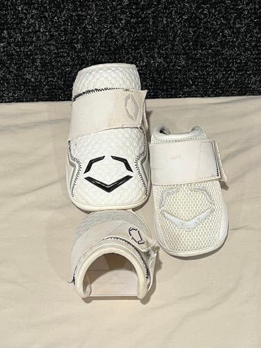 White Mizuno Elbow and Leg Protection (Used)