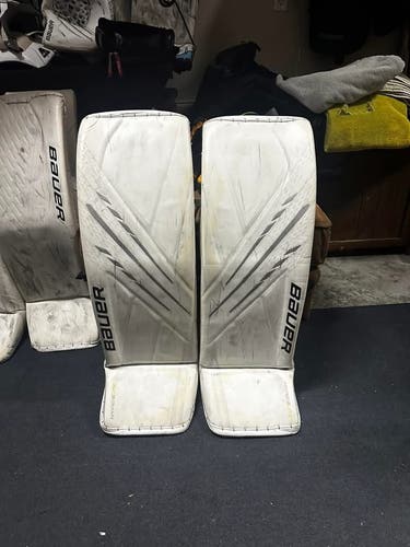 XL Bauer Hyperlite Goalie Leg Pads (Used)