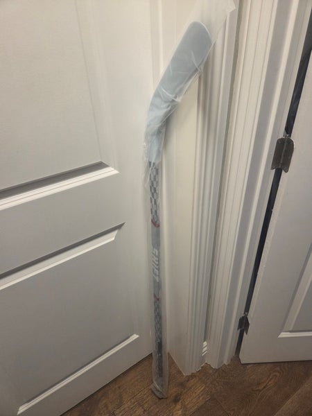 Shift Youth Right Handed Hockey Stick P92 30 Flex (New)