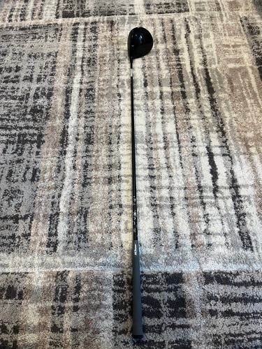 USED Mizuno ST-X 220 Driver 10.5 Stiff Flex Diamana D+ 62 X5CT Shaft W/ HC