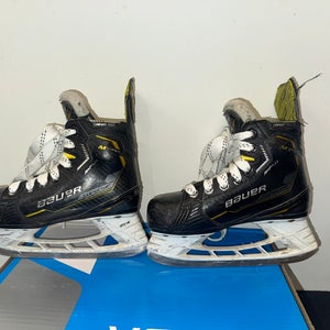2022 Bauer Supreme M5 Pro Hockey Skates Regular Width 13 (Used)