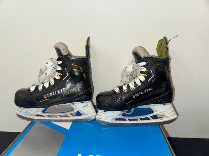 2022 Bauer Supreme M5 Pro Hockey Skates Regular Width 13 (Used)