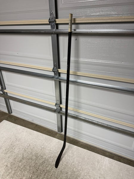 Senior Styled Right Handed Hockey Stick P28 70 Flex Pro Stock (New)