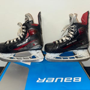 2023 Bauer Vapor X5 Pro Hockey Skates Regular Width 13.5 (Used)