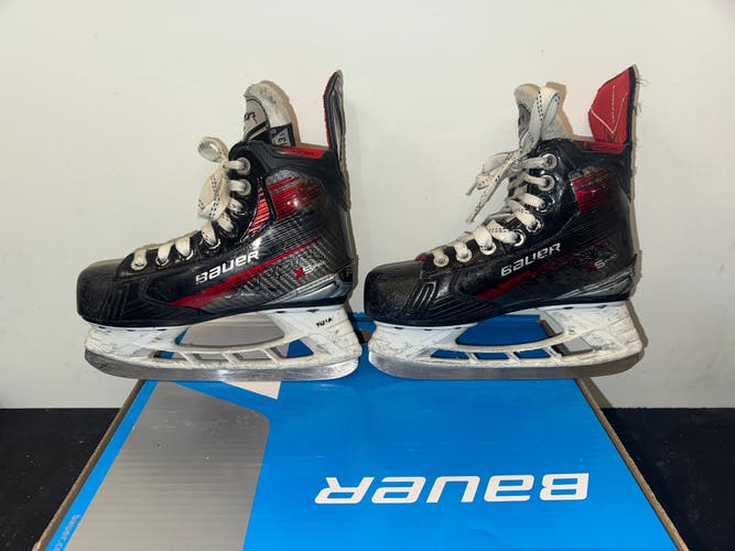 2023 Bauer Vapor X5 Pro Hockey Skates Regular Width 13.5 (Used)