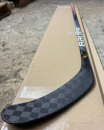 Bauer Vapor FlyLite Hockey Stick - Senior - Right - P28M - 77 Flex (Used)
