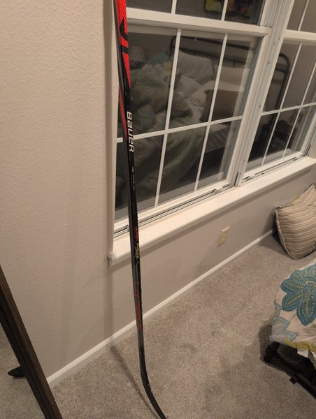 Senior Bauer Vapor FlyLite Right Handed Hockey Stick P88 77 Flex (Used)