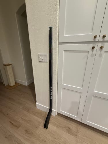 Intermediate CCM JetSpeed FT8 Pro Right Handed Hockey Stick P29 55 Flex (New)