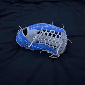 Wilson A2000 RH Outfield Baseball Glove 12.25" (Used)