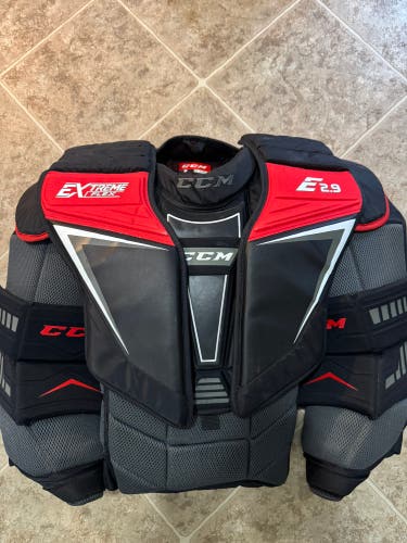 Medium CCM EFlex 2.9 Goalie Chest Protector (Used)
