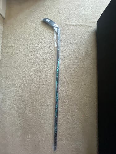 Senior Bauer Pulse Right Handed Hockey Stick P28 87 Flex (New)