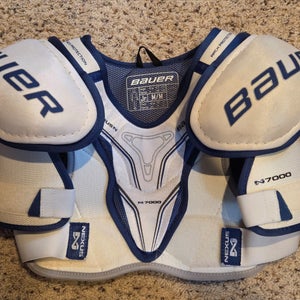 Medium Junior Bauer Nexus 7000 Shoulder Pads (Used)