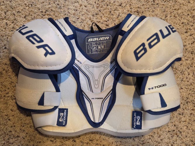 Medium Junior Bauer Nexus 7000 Shoulder Pads (Used)