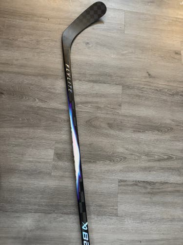 Senior Bauer Vapor FlyLite Right Handed Hockey Stick P92 70 Flex (Used)