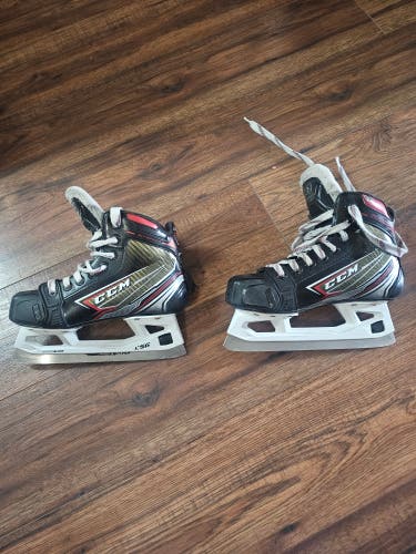 CCM FT460 Hockey Goalie Skates Regular Width Size 2.5 (Used)
