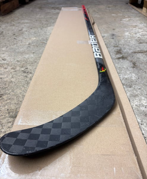 Bauer Vapor FlyLite Hockey Stick - Senior - Right - P28M - 77 Flex (Used)