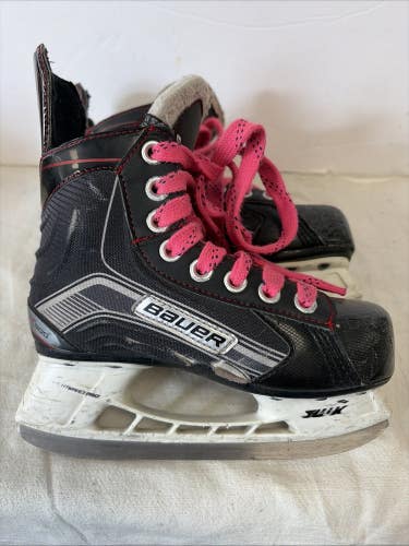 Junior Youth Size 13 Bauer Vapor X300 Ice Hockey Skates.