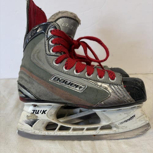 Junior Size 2.5 Bauer Vapor X4.0 Ice Hockey Skates.