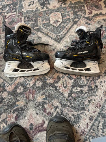 2022 Bauer Supreme M5 Pro Hockey Skates Regular Width Size 2.5 (Used)