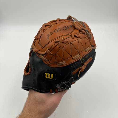 Wilson easy close RH Infield Baseball Glove 11.5"