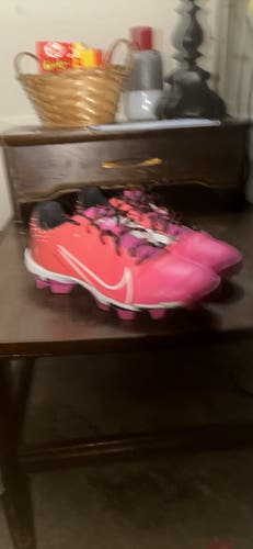 Pink Kid's 3.5Y (Big Kids / Youth) Nike Hyperdiamond 4 Pro Low Top Molded Cleats (Used)