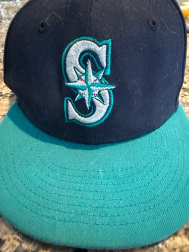 Men's 7 1/4 New Era Hat (Used)