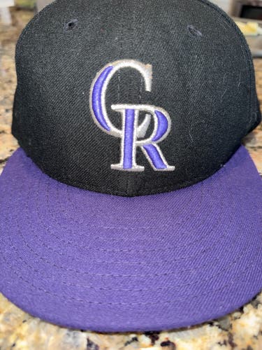 Men's 7 1/4 New Era Hat (Used)