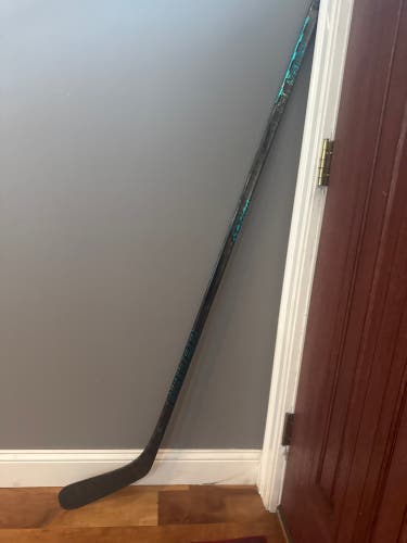 Intermediate Bauer Twitch Hockey Stick P92 55 Flex (Used)