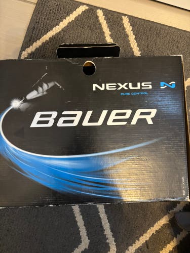 2016 Bauer Nexus 7000 Hockey Skates Regular Width Size 1.5 (Used)