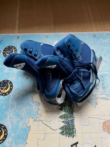 Jackson Ultima Softec Figure Skates Junior 13 (Used)