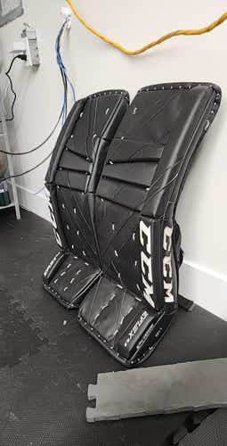 32" CCM Extreme Flex 5.5 Goalie Pads (Used)