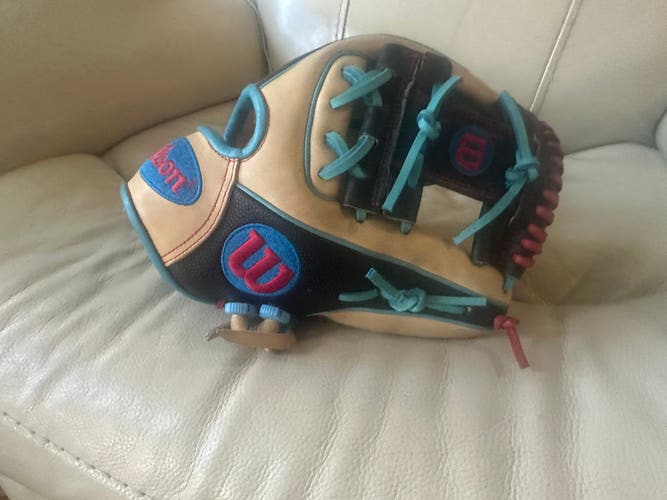 Wilson A2000 RH Infield Baseball Glove 11.5" (Used)