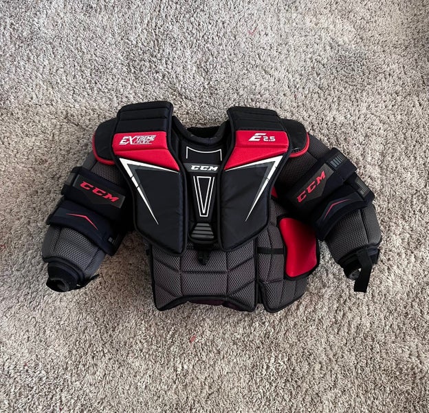 Large/Extra Large CCM Extreme Flex E2.5 Goalie Chest Protector (Used)