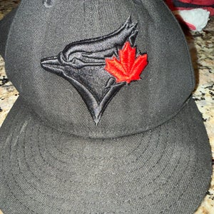 Black Men's 7 1/4 New Era Hat (Used)