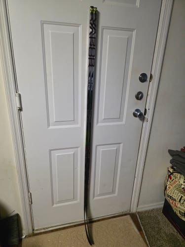 (2 PACK) Bauer Vapor Hyperlite 2 RH P90TM 87 Flex (Like New)