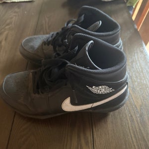 Black Men's Size M 9.0 (W 10.0) Youth Jordan Molded Cleats Cleats (Used)