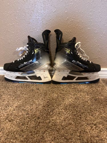 2023 Bauer Vapor Hyperlite 2 Hockey Skates Regular Width 7 (Used)