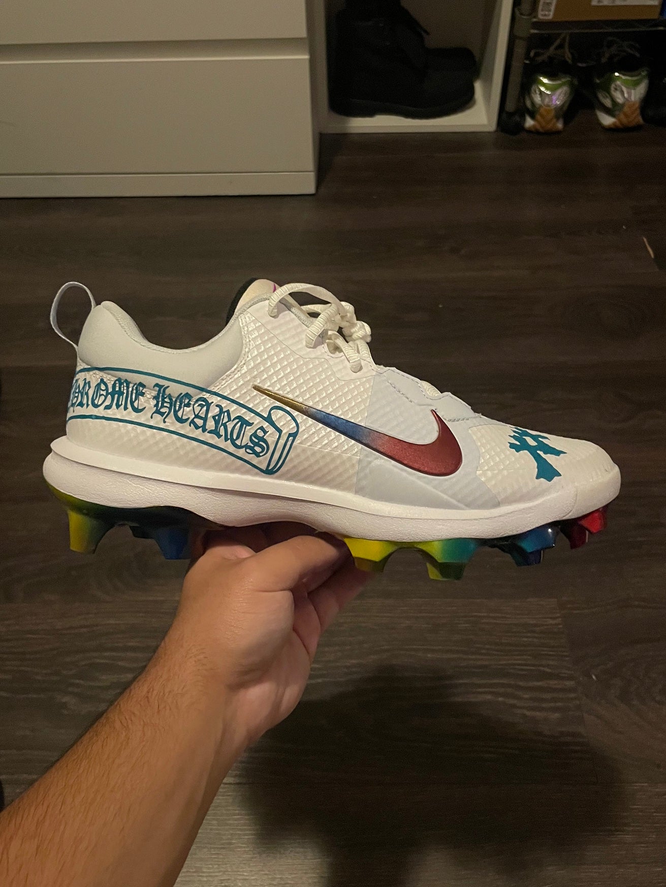 mike trout white cleats