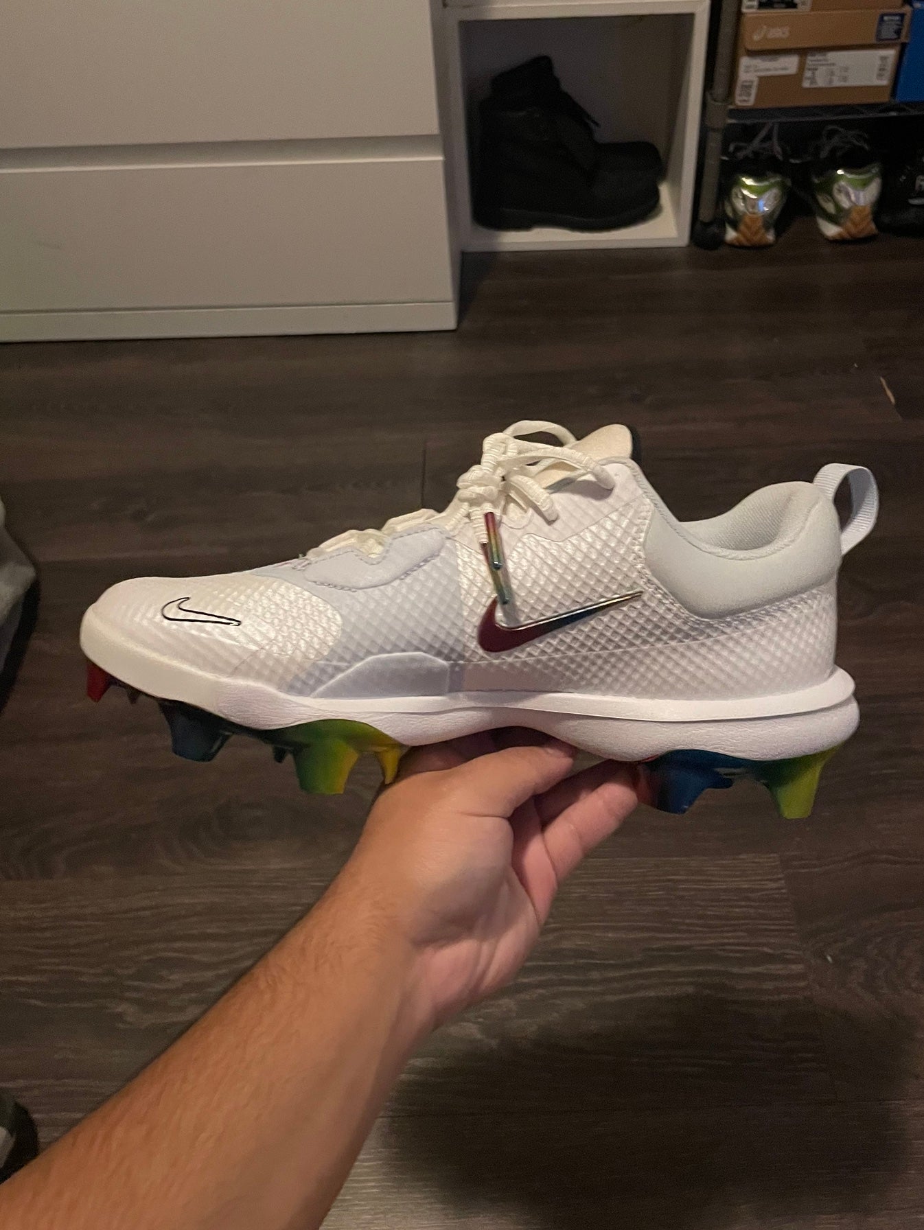 mike trout white cleats