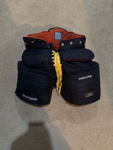 Senior Medium 2012 Vaughn V4 Hockey Goalie Pants (Used)