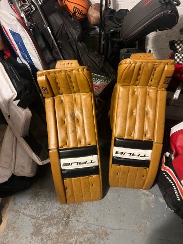 34" 2025 True Catalyst 7X-L87 Regular Goalie Full Set (Used)