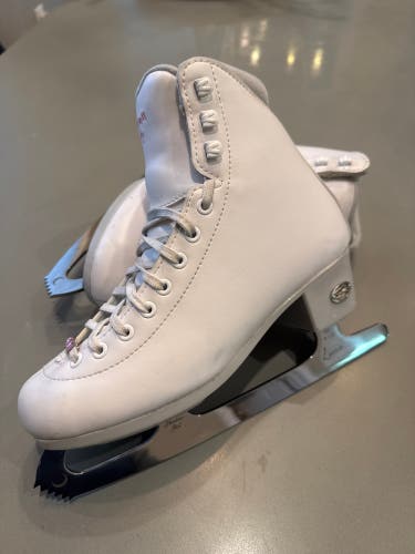 Riedell Figure Skates D Adult 6 (Used)