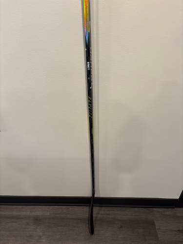 Senior Bauer Vapor FlyLite Right Handed Hockey Stick P92 77 Flex (Used)