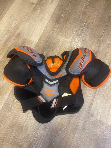 Large Junior Bauer Supreme One.4 Shoulder Pads (Used)