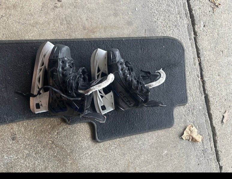 2023 CCM JetSpeed FT675 Hockey Skates Size 1 (Used)
